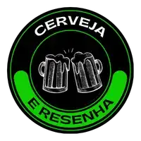 Cálice de cerveja La Trappe Tripel âmbar com espuma cremosa