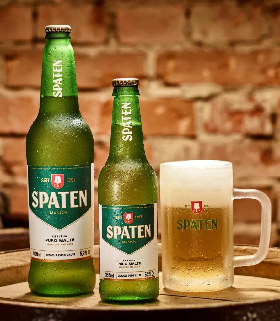 Garrafas Spaten München e caneca de chopp com condensação