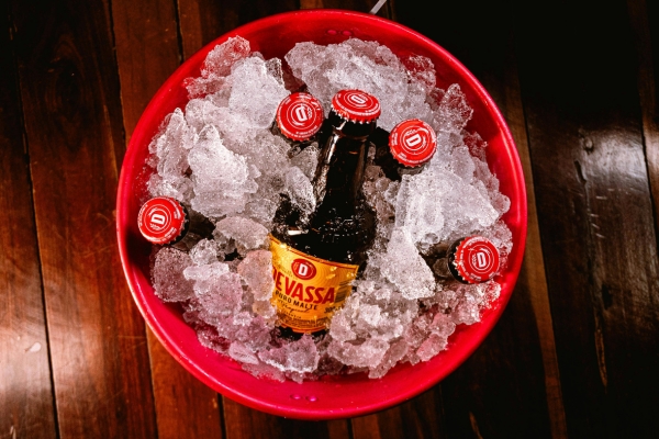 como gelar cerveja rápido